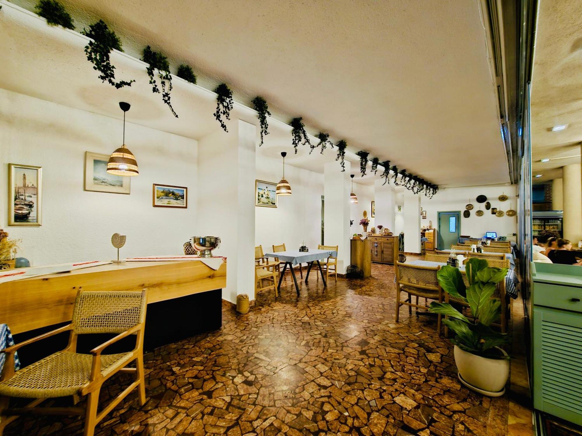 Hotel Carmen Eforie Bagian luar foto